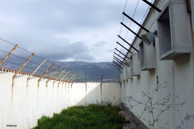 Logor Lora u Splitu, arhivski snimak Hrvatska ima obavezu da napokon u potpunosti prizna zločine počinjene u 'Lori' i obezbijedi pravdu za sve žrtve