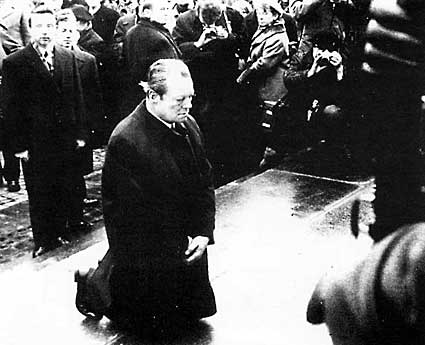 Brant kleci u Varsavi