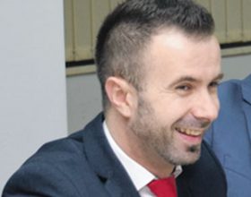 Bogdanović: Premijer i 38 poslanika za rekonstrukciju Vlade