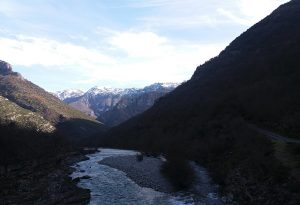 Sunačni intervali na jugu, na sjeveru slabe padavine