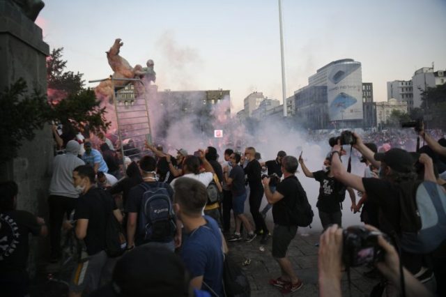 Beograd: Tokom nereda povrijeđeno najmanje 19 osoba, više od 70 uhapšeno