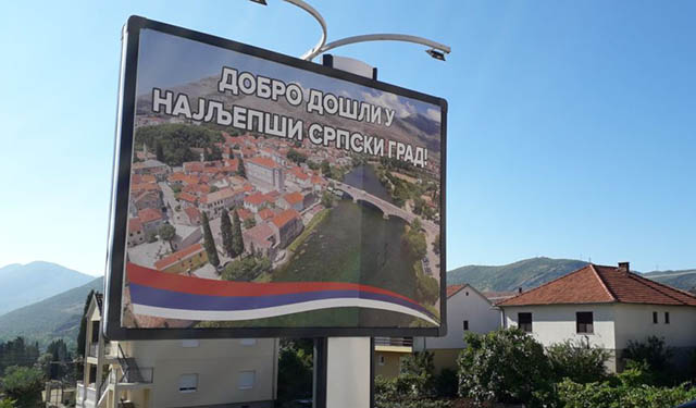Na ulazu u Trebinje bilbord ‘Dobro došli u najljepši srpski grad’