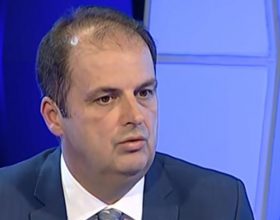 Poslanik Nimanbegu osudio kamenovanje autobusa na Cetinju (video)