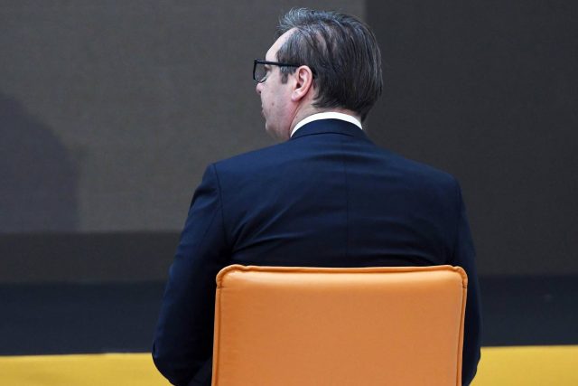 Aleksandar Vučić Vreme: Privatno nasilje predsednika svih batinaša Srbije