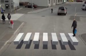 Živimo u prijelaznom razdoblju iz neoliberalne epohe kapitalizma u nešto još neodređeno, a smjer tog razvoja i dalje je teško jasno sagledati. Ipak, oblikuju se procjene o tome kako bi se politika, ekonomija i tehnologija mogle konsolidirati