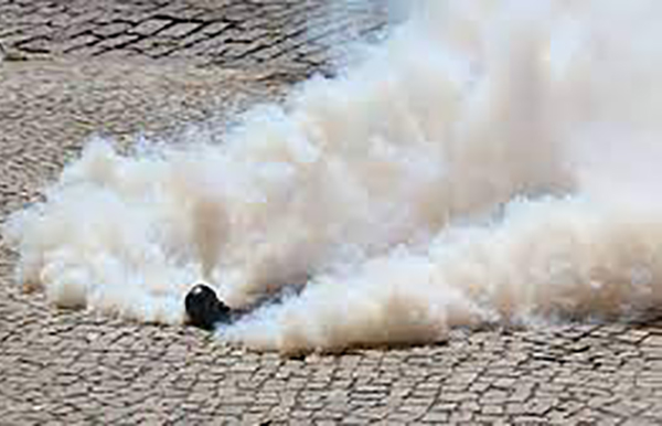 Los Anđeles: Suzavcem i šok bombama na studente