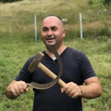 Bojan Ljubenović: Vi ste novinar? A iz koje stranke?