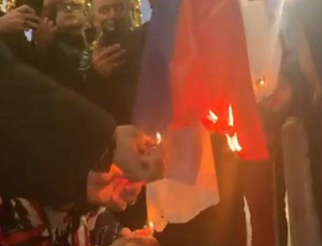 paljenje zastave srbije