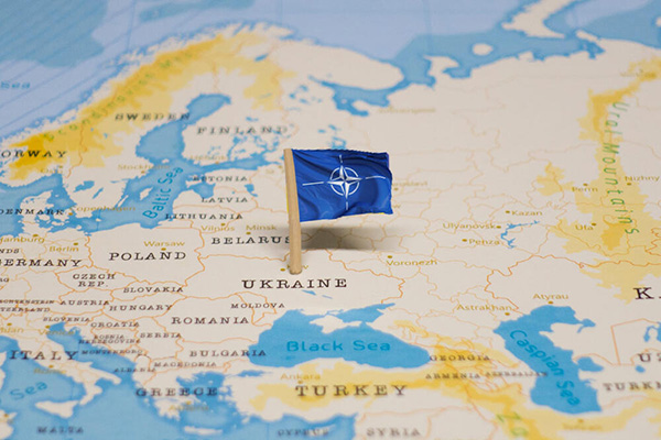 Senator objasnio zašto SAD stoje iza Kijeva: Ukrajina 'sjedi na 10 do 12 triliona dolara ključnih minerala'