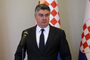 Milanović: Neću glasati za oružanu pomoć Ukrajini