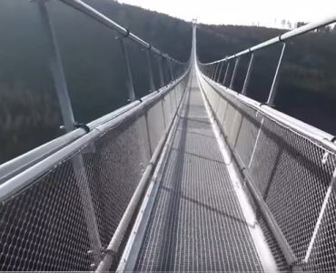 Česi sad imaju najduži viseći most (video)