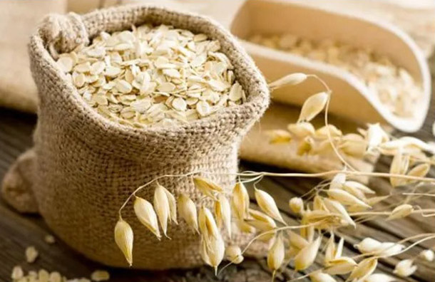 Jaja i ovsena kaša mogu biti zdravi izbor za doručak, ali pružaju veoma različite prednosti, jasni su nutricionisti.