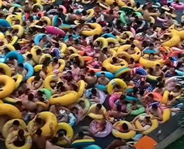 Kupanje u kineskom bazenu (video)