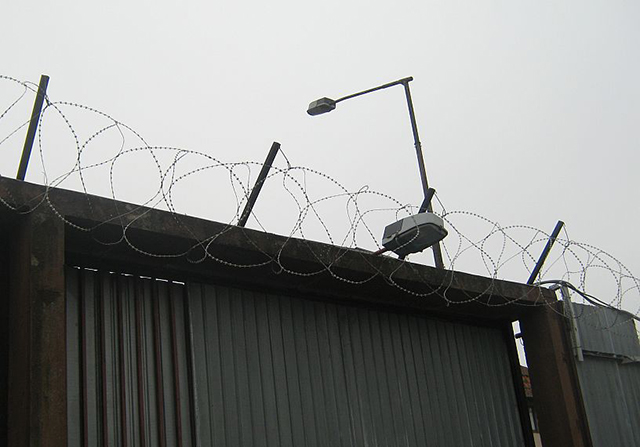 ilustracija Za pljuvanje policajca 35 godina robije