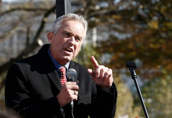 RT: Kenedi ruši establišment zadužen za vakcinaciju