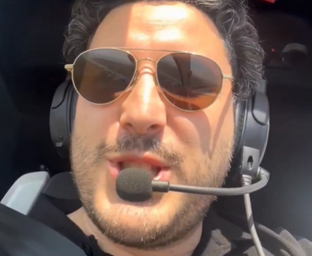 abazovic u avionu
