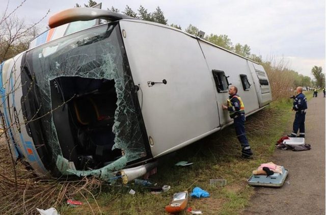 prevrnuo se autobus