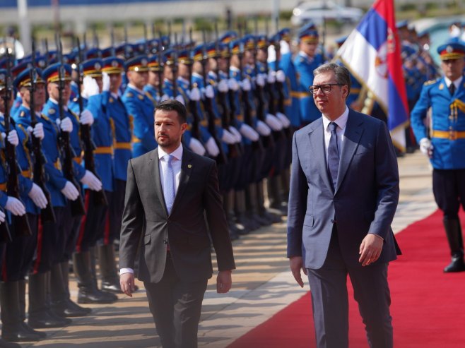 Vučić dočekao Milatovića ispred Palate Srbija