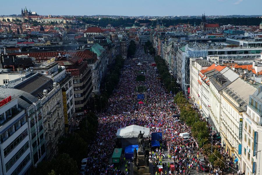 Prag: Protesti protiv vlasti, EU i NATO