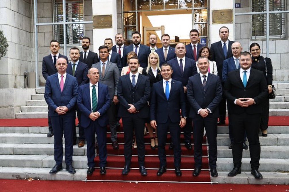 Vlada Crne Gore Skup i netransparentan državni aparat