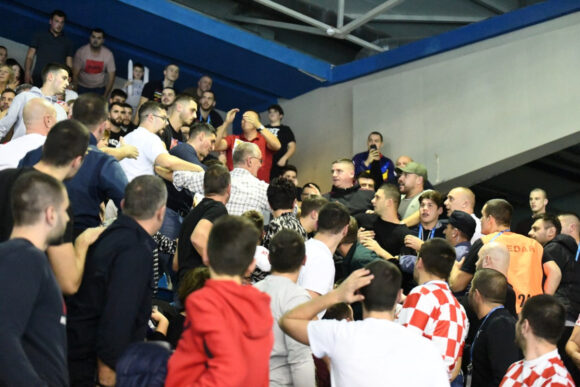 Hapšenja nakon vaterpolo utakmice Crna Gora-Hrvatska