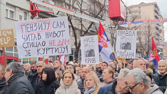 Penzioneri organizovali protestni skup u Kosovskoj Mitrovici
