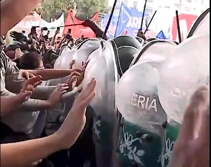 Argentina: Policija pojačava represiju protiv antivladinih protestanata