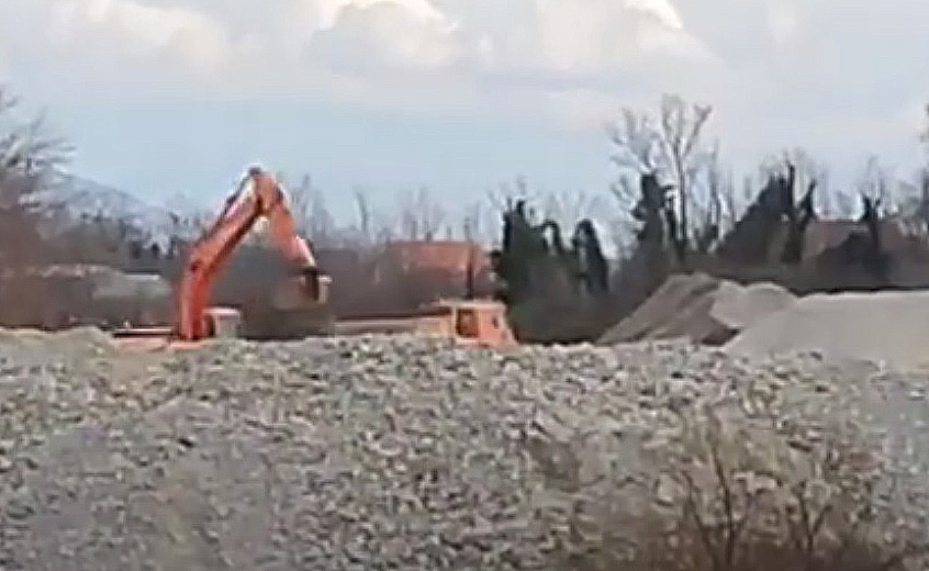 Vade šljunak u po bijela dana (video)