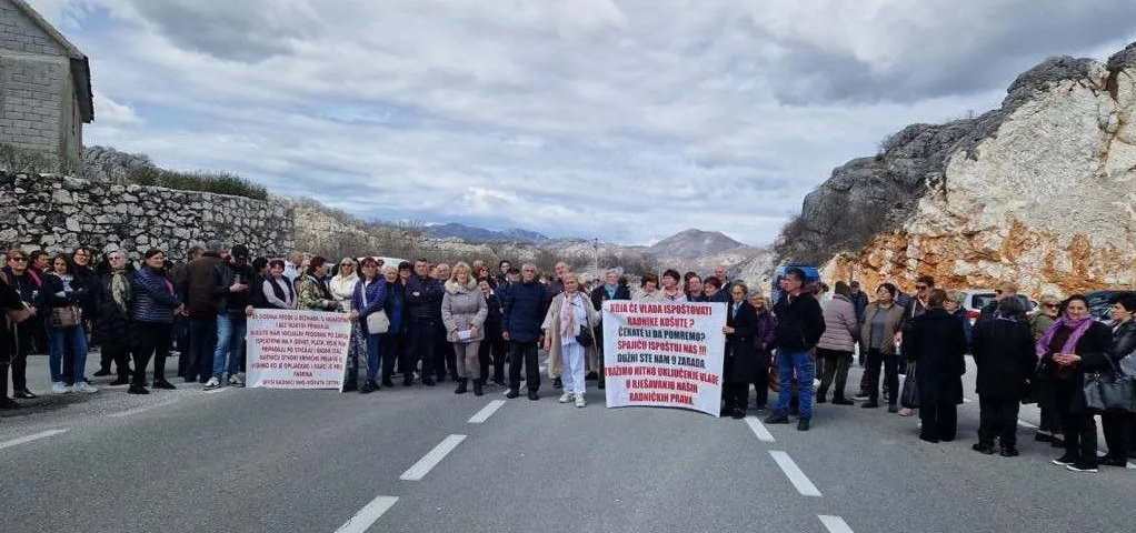 Bivši radnici 'Košute' blokirali put Cetinje - Podgorica