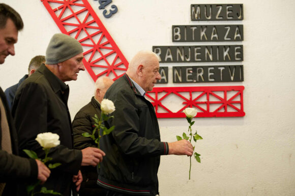 Bivši logoraši i mirovni aktivisti zajedno obišli mjesta zatočenja u Hercegovini