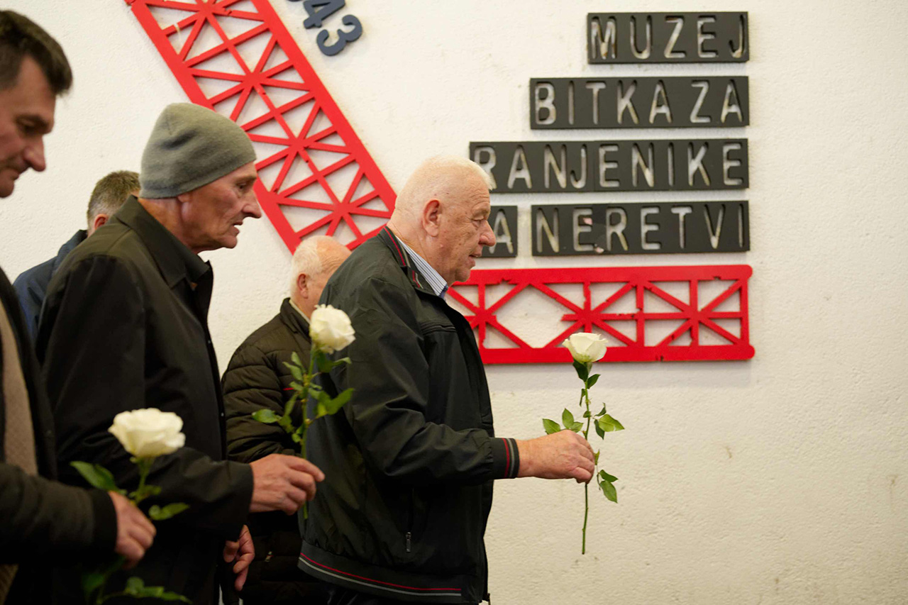 Bivši logoraši i mirovni aktivisti zajedno obišli mjesta zatočenja u Hercegovini