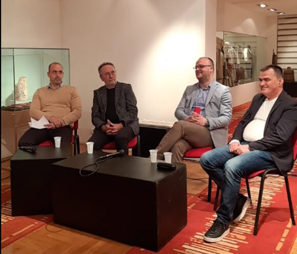 Među artefaktima