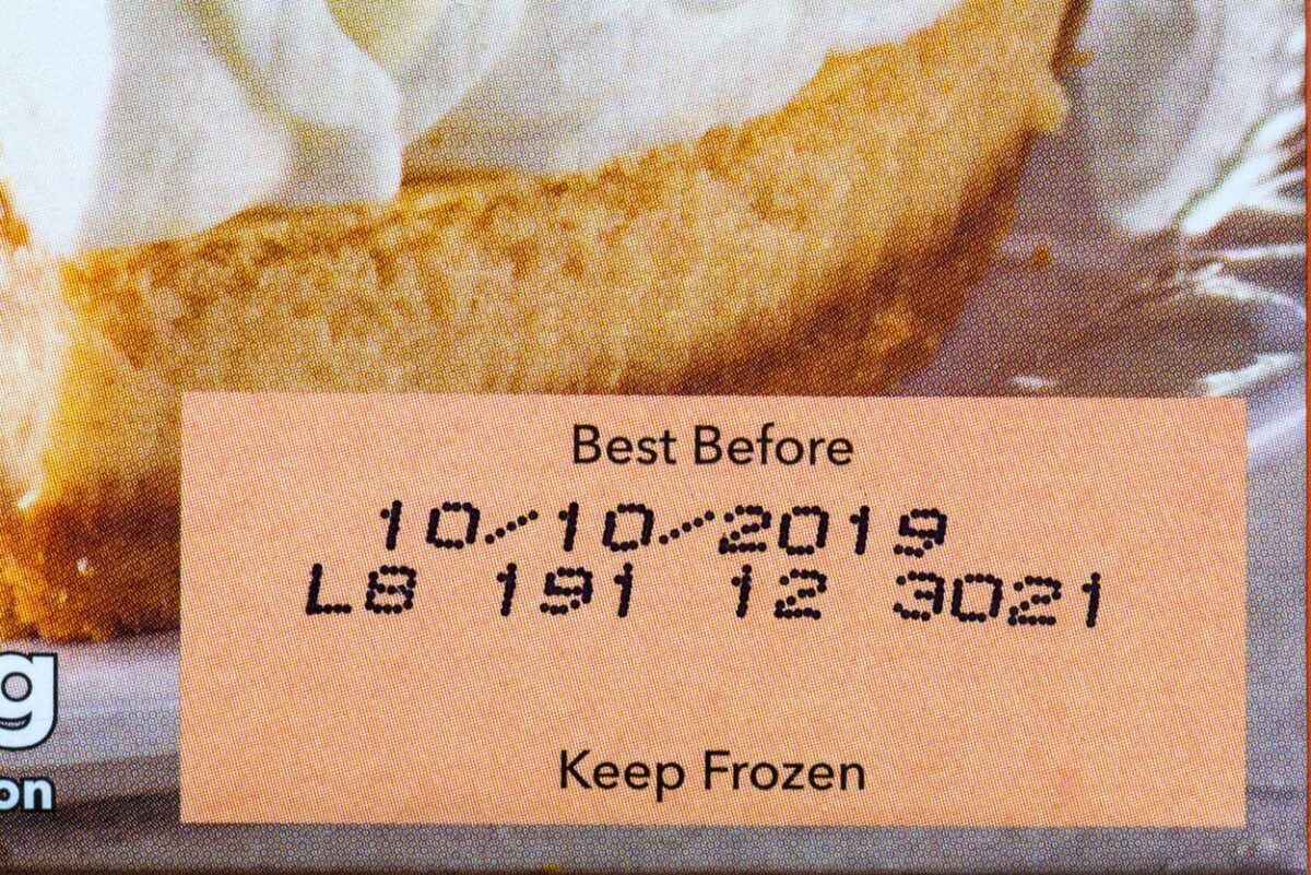 best before 10/10/2019 date and keep frozen detail on box of iceland cheesecake