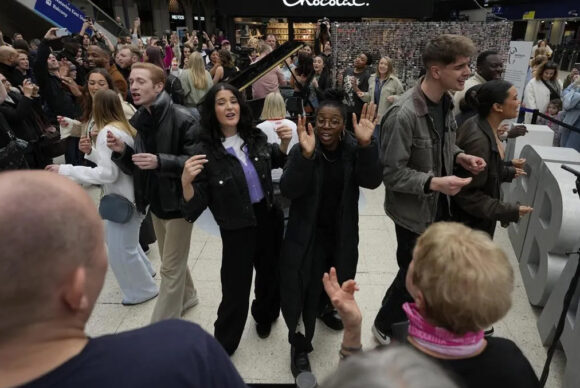 Fanovi grupe ABBA obilježili 50 godina od pobjede na Evroviziji