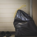 Dresirao psa da nelegalno odlaže smeće