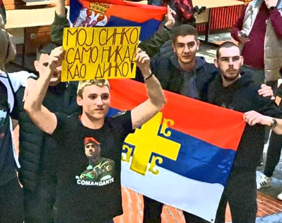 Bičevanje Filozofskog fakulteta: Legija u holu