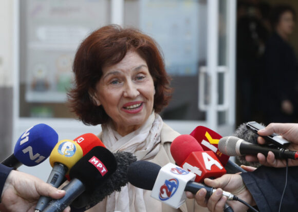 Politika vođena zatvorenih očiju neće opravdati zakašnjele suze ili kajanja