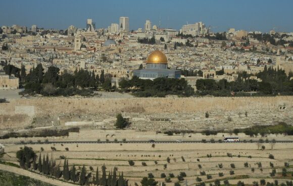 komitet za crkvena pitanja: Izrael eskalira svoju agresiju protiv crkava i njihove imovine u Palestini, posebno u Jerusalimu