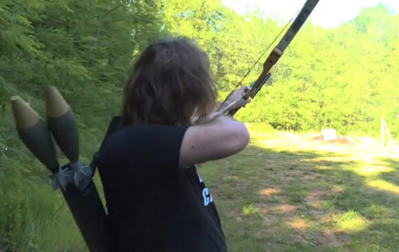 Vlasnik TV Pink ispalio minobacačku minu iz samostrela (video)