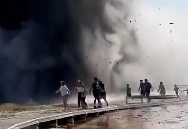 Eksplozija gejzira u Jeloustonu/ screenshotGejzir jelouston Eksplodirao gejzir u Jeloustonu