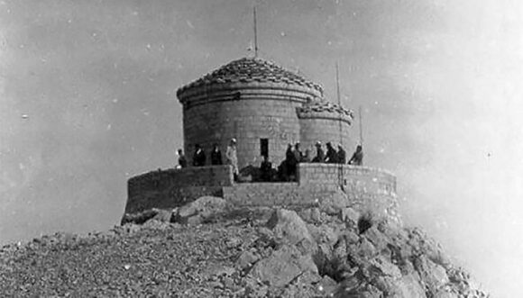 Odlukom o uklanjanju Njegoševe kapele predviđeno je njena obnova na novoj lokaciji