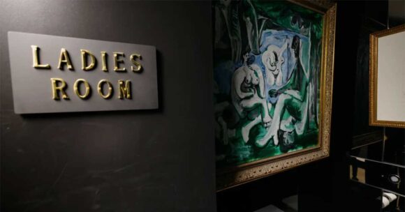 pikaso u zenskom toaletu