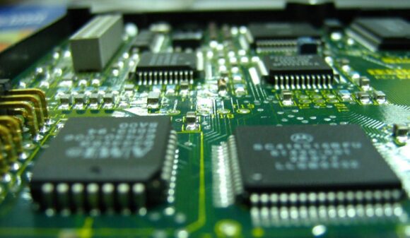 Kina poziva zemlje da se odupru ekonomskoj prinudi SAD u trgovini poluprovodnicima