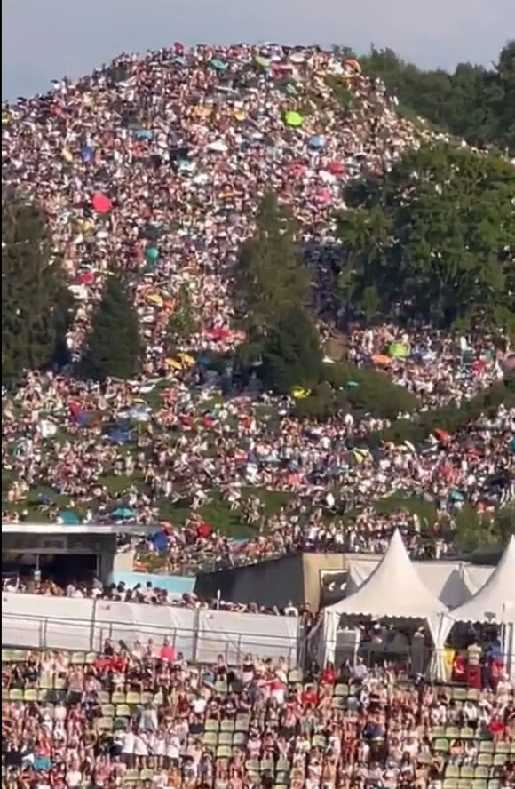 Ko na brdu ak' i malom stoji...