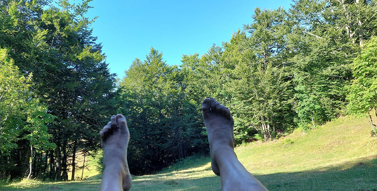 Ako je vjerovati znalcima alternativne medicine, ići bos znači stimulisati akupresurne tačke