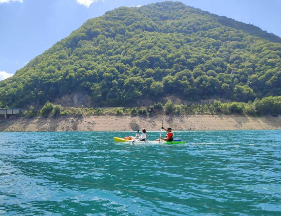 S Pretežno sunčano i veoma toplo