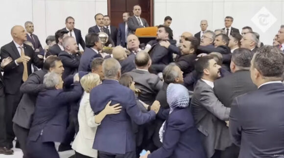 Tuča u u turskom parlamentu