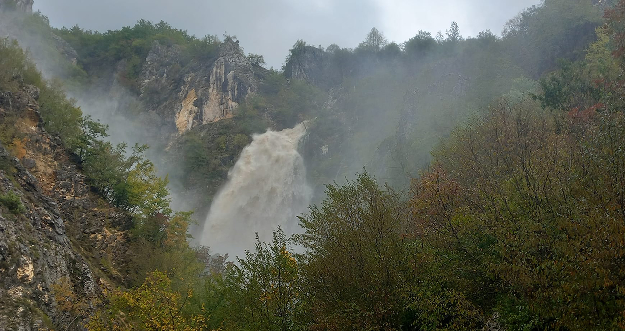 Povremeno i mjestimično slaba kiša