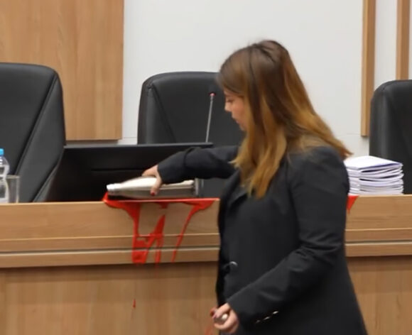 Akcija 'Krvave su vam ruke' u Skupštini Beograda