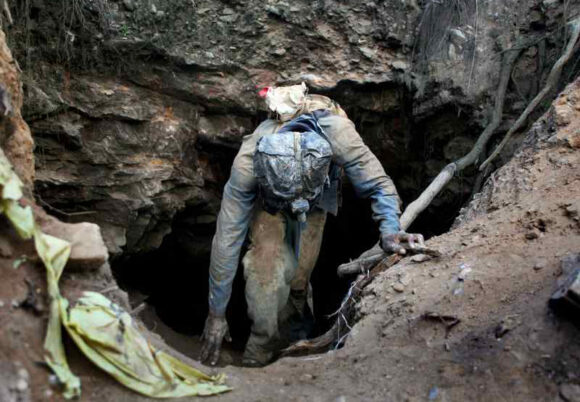 Južnoafrička Republika: Sud naredio policiji da ne ometa ilegalne rudare zlata